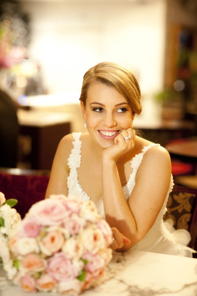 Novia feliz en la fiesta