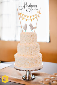 Pastel de Boda con Rosas de Crema
