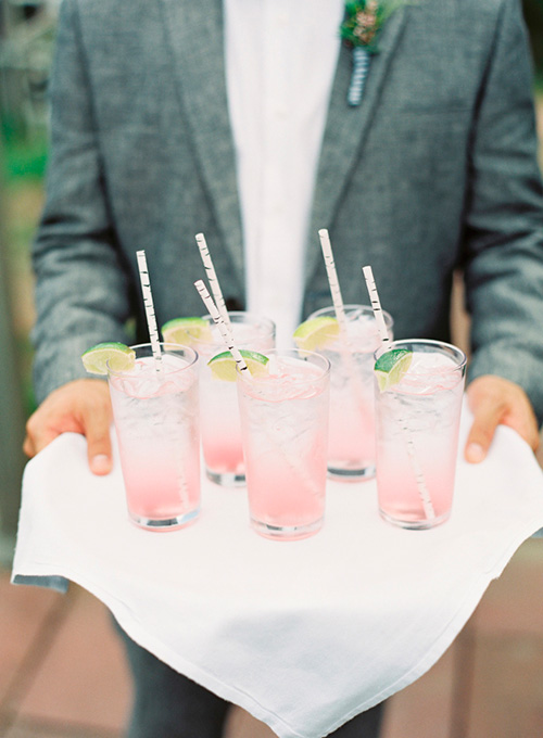 Bebidas para los invitados con los colores de boda 2016